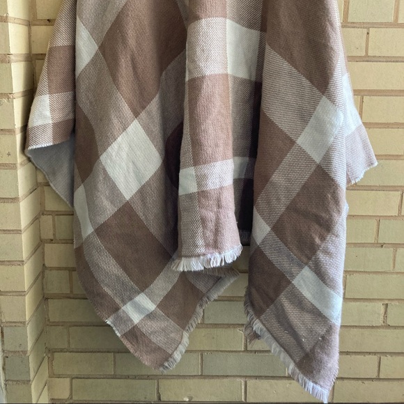 *HP* Uniqlo, Oversized Plaid Poncho, OS - Picture 4 of 7